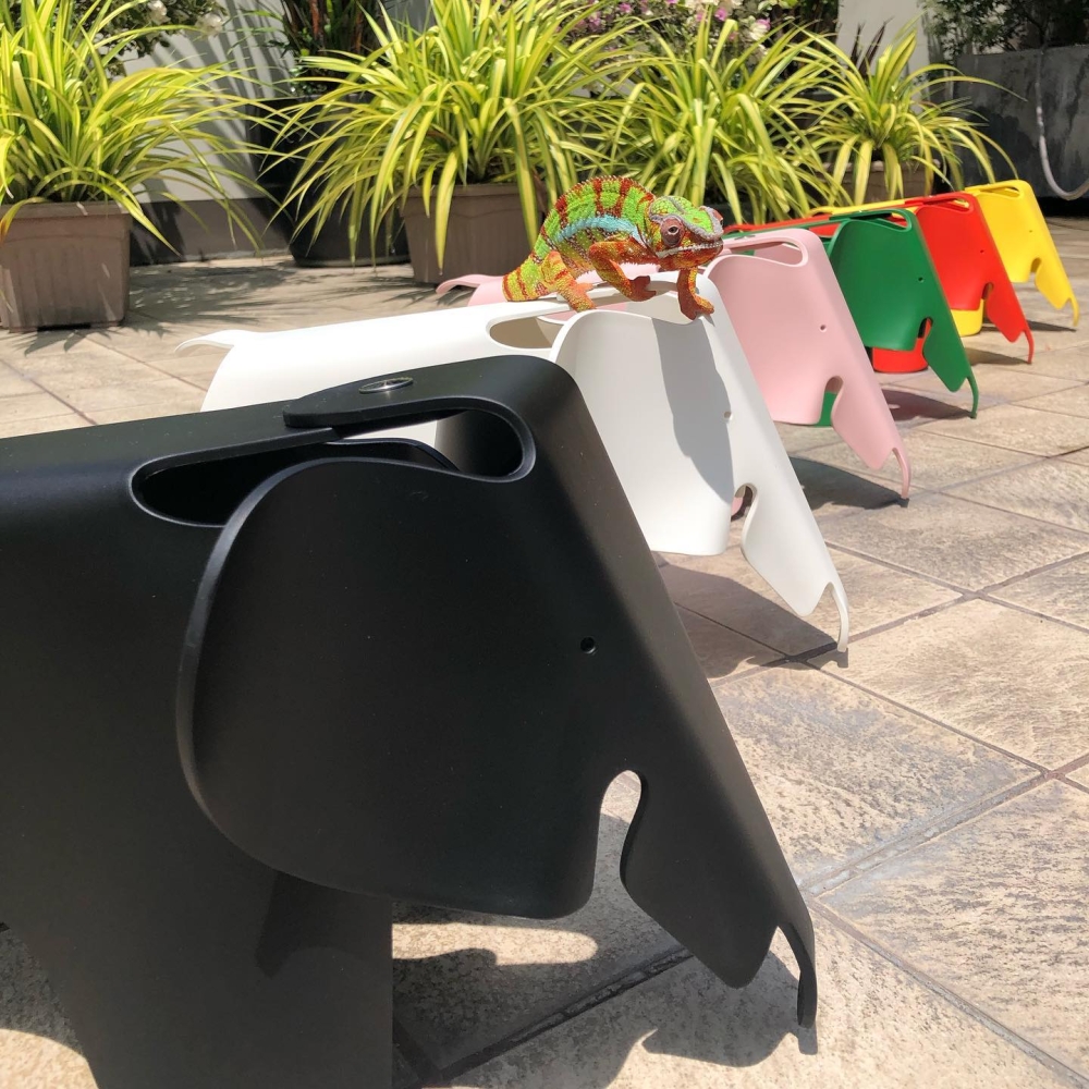 Eames Elephant (Plastic), deep black