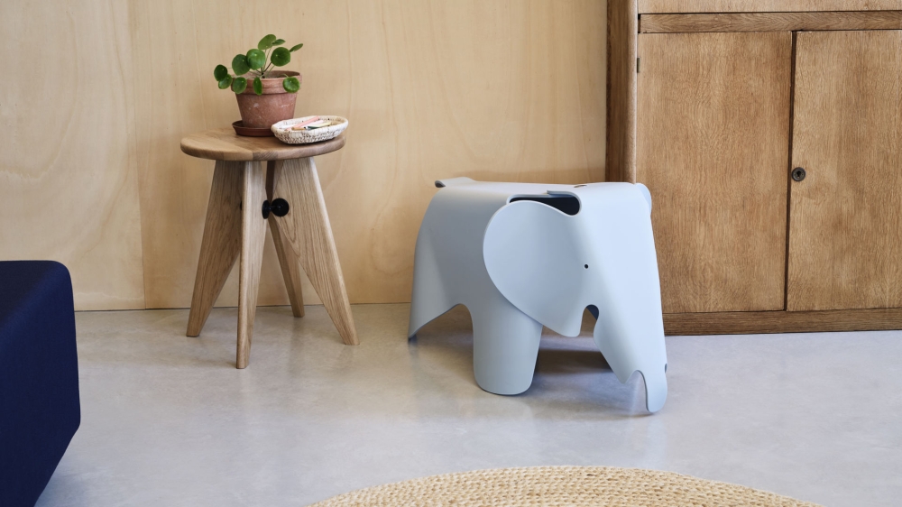 Eames Elephant (Plastic), ice grey