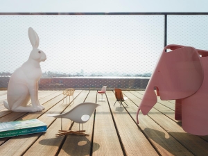 Eames Elephant (plastic), pale rose