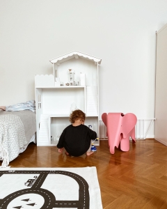 Eames Elephant (plastic), pale rose