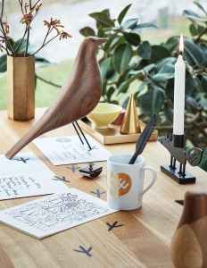 Eames House Bird walnut, clear varn.