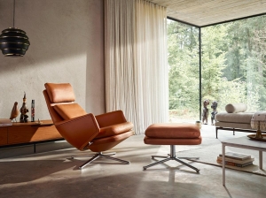 Eames House Bird walnut, clear varn.